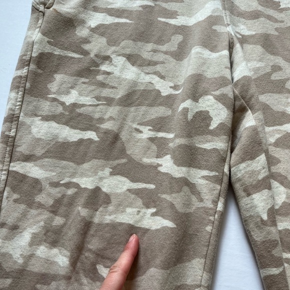 Athleta Balance Printed Jogger Beige Camo Size Medium - Picture 6 of 10